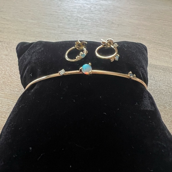 WWAKE Three Stone Opal Huggies - Picture 5 of 7